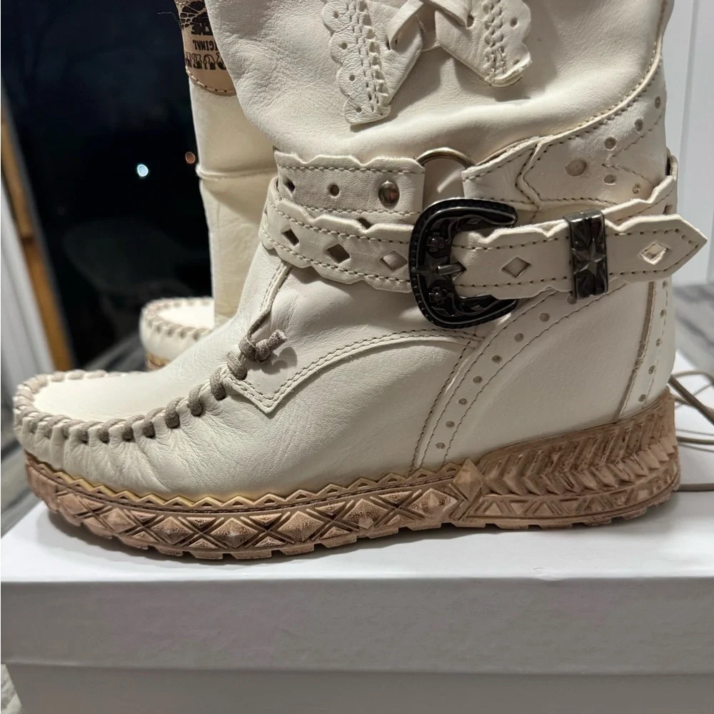 El Vaquero Italy Artemide Camel Blanche Wedge Moccasin Boots Size 40 NIB